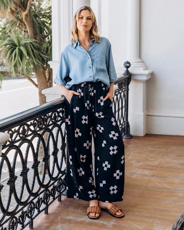 Weekend Wonders Await! Elm Positano Pant Navy Print