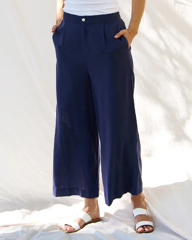 Weekend Bargains to Love Betty Basics Aspen Palazzo Pant Navy