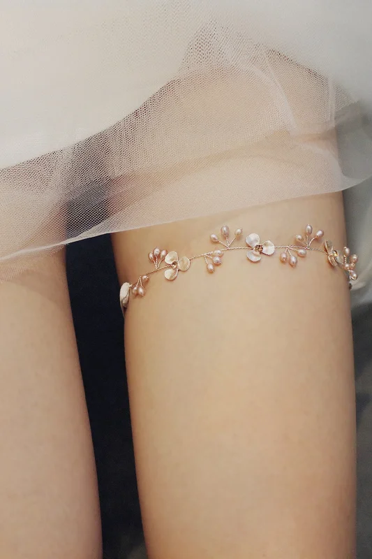 Last Chance Pearls Wedding Garter with Flower CZ0314